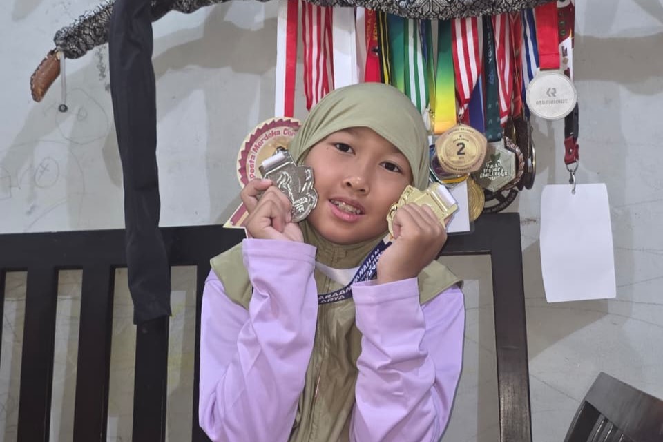 Bilqis Sabet Juara di Kejuaraan Panahan Tradisional Horsebow Kemenpora 2025