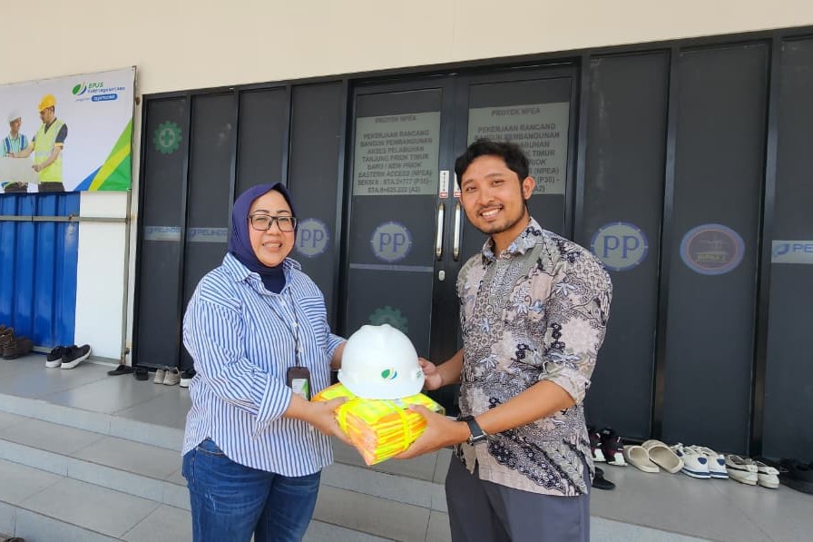 Dukung K3, BPJS Ketenagakerjaan Serahkan APD ke Perusahaan Jasa Konstruksi